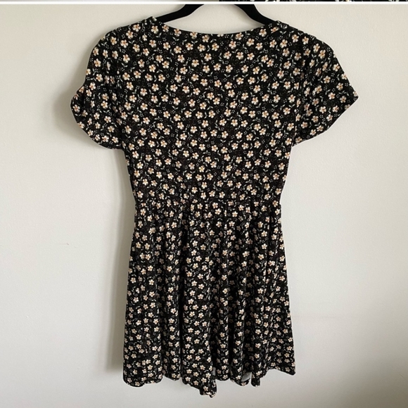 Urban Outfitters Ditsy Floral Short Sleeve Mini Dress • Black Yellow • M Medium - Picture 4 of 5